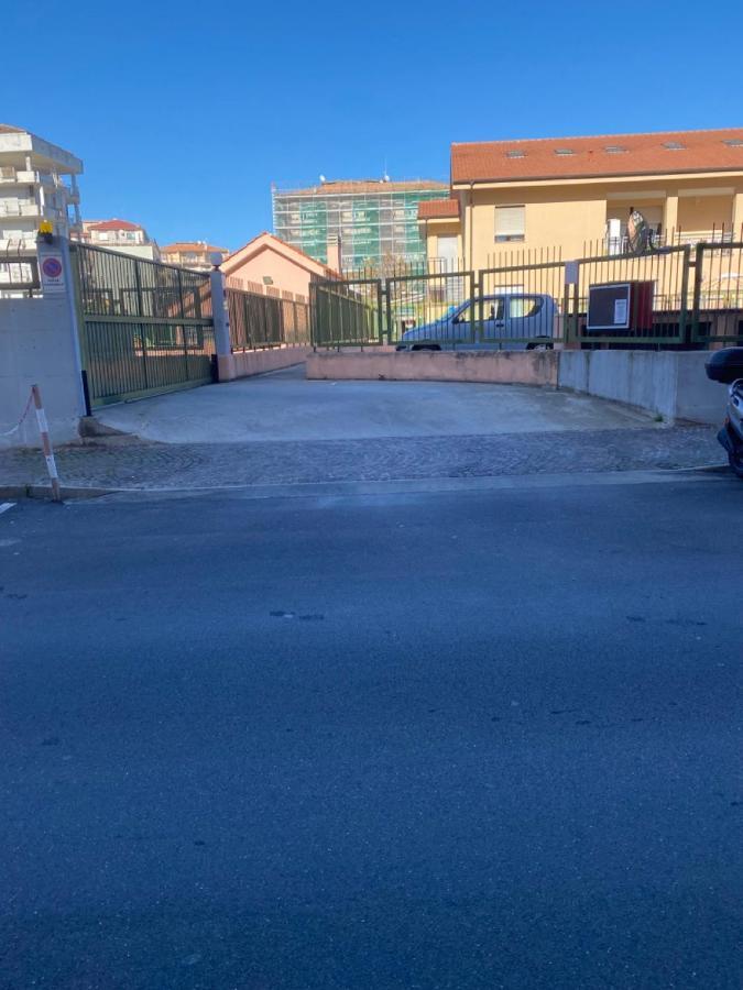 Largodoria - Viaarchivolto, Box Auto Privato Incluso Lejlighed Albenga Eksteriør billede